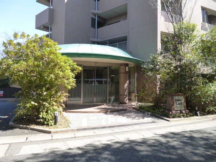 愛知県名古屋市昭和区山里町の賃貸マンションの玄関