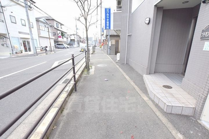 プチ・モンティーの周辺