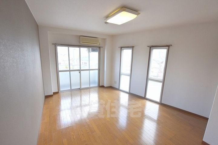 プチ・モンティーの居間