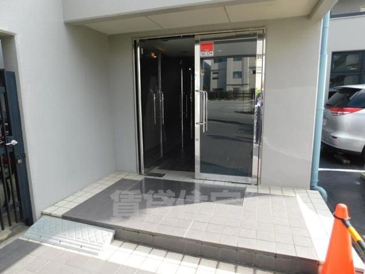 プレシオ緑ヶ丘の玄関
