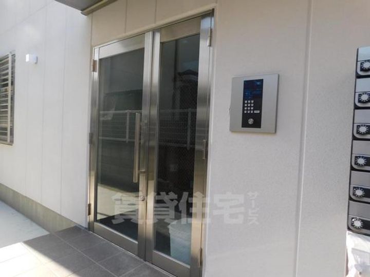 レジデンスコート豊中末広町の玄関