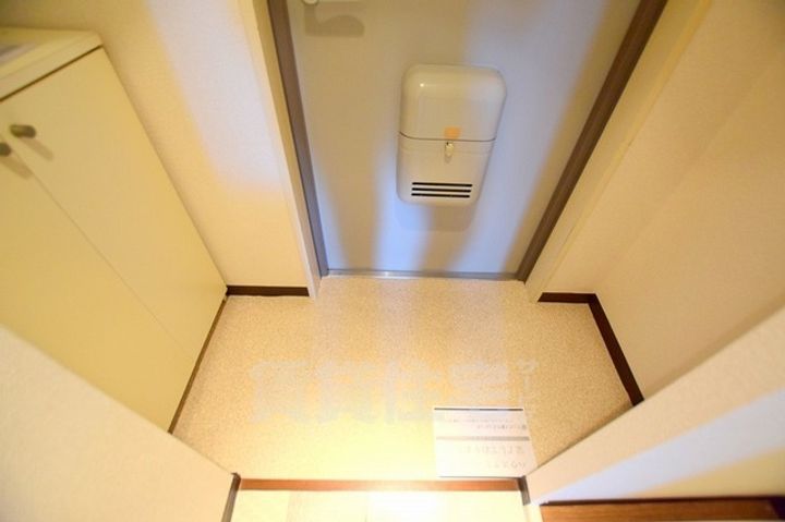 スタンドアップ古市410の玄関