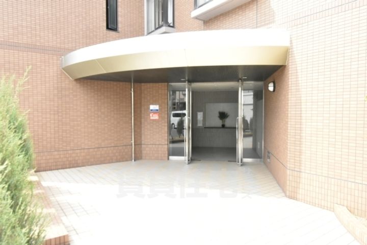 大阪府堺市西区上野芝向ヶ丘町6丁の賃貸マンションの玄関