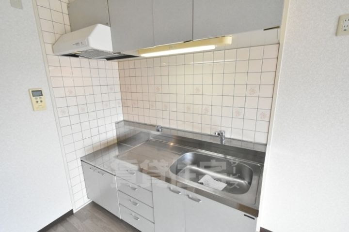 大阪府堺市西区上野芝向ヶ丘町6丁の賃貸マンションのキッチン