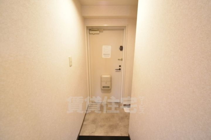 大阪府堺市西区上野芝向ヶ丘町6丁の賃貸マンションの玄関
