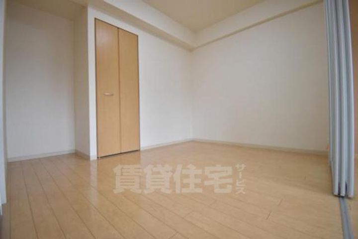 大阪府摂津市千里丘東5丁目の賃貸マンションの玄関