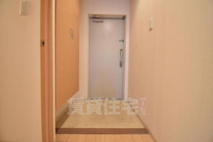 大阪府摂津市千里丘東5丁目の賃貸マンションの玄関