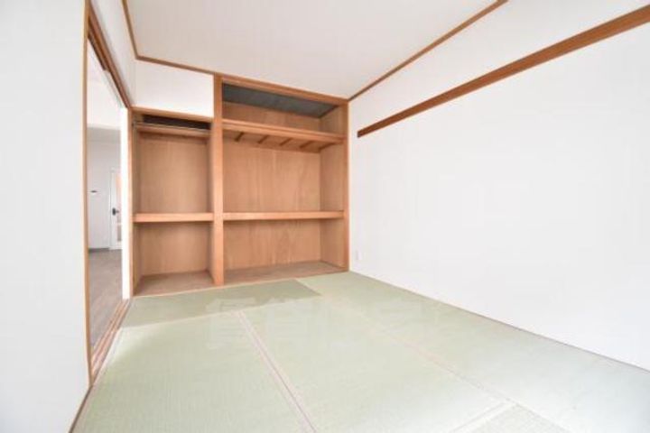大阪府摂津市千里丘東4丁目の賃貸マンションの寝室
