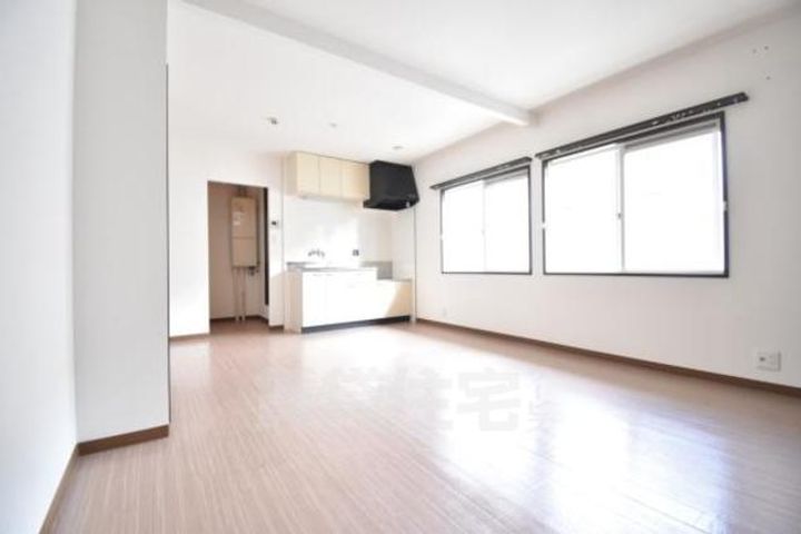 大阪府茨木市庄2丁目の賃貸アパートの居間