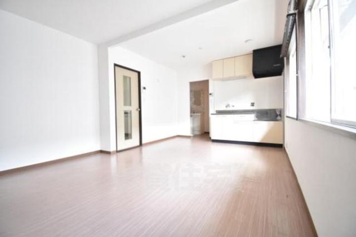 大阪府茨木市庄2丁目の賃貸アパートの居間