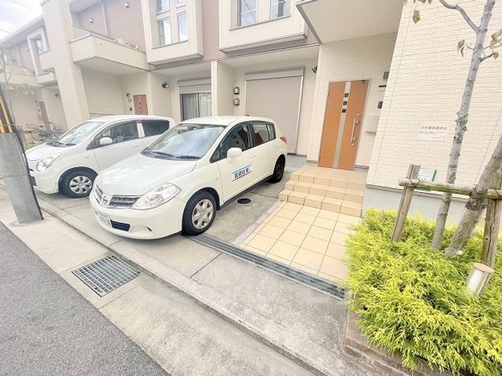 ヴィラージュ新町の玄関