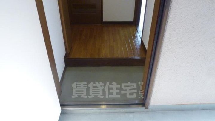 京都府京都市伏見区新町11丁目の賃貸マンションの玄関