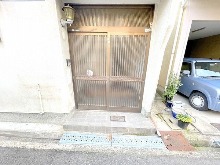 大阪府羽曳野市野(一戸建)の賃貸物件の玄関