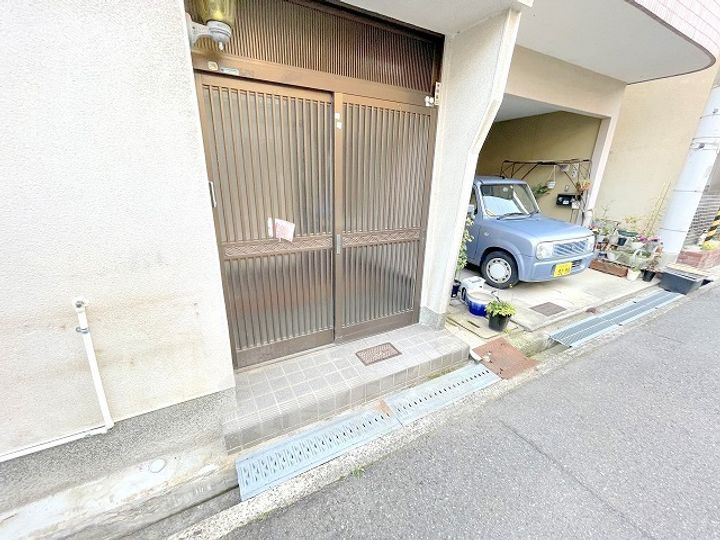 大阪府羽曳野市野(一戸建)の賃貸物件の玄関