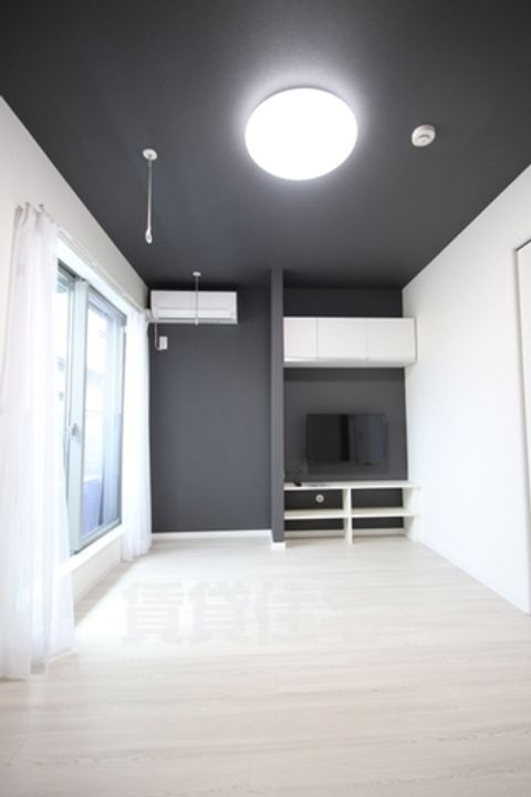 大阪府堺市堺区新在家町東2丁の賃貸マンションの居間