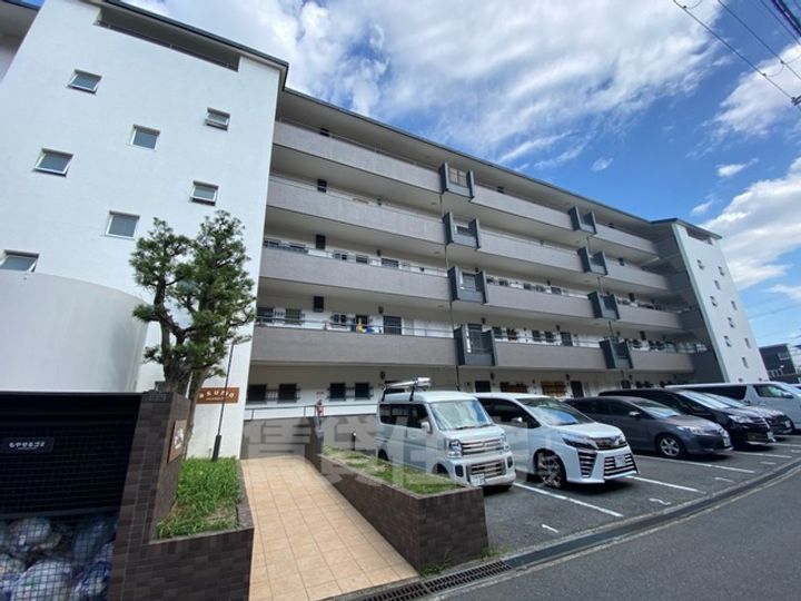 アスモ岡町の外観