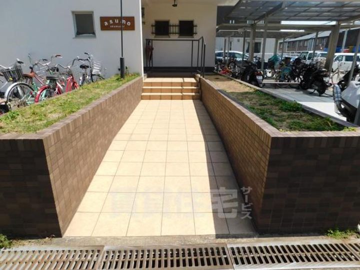 アスモ岡町の玄関