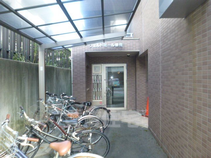 ヴェルドミール春里の玄関