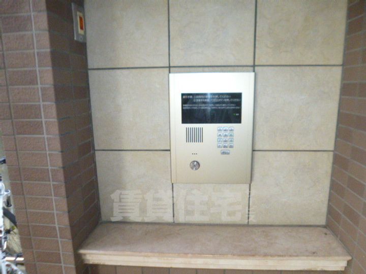 ヴェルドミール春里の玄関