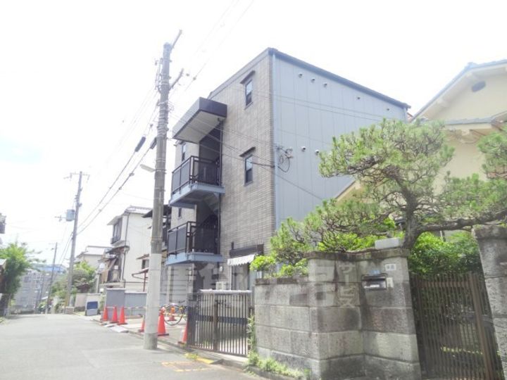 大阪府吹田市佐井寺4丁目の賃貸マンションの外観