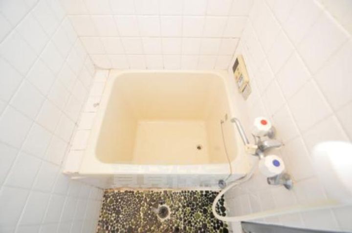 大阪府茨木市五日市2丁目の賃貸アパートの風呂