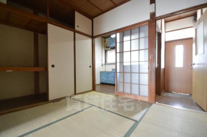 大阪府茨木市五日市2丁目の賃貸アパートの居間