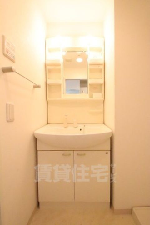 大阪府堺市堺区出島海岸通1丁の賃貸マンションの内装