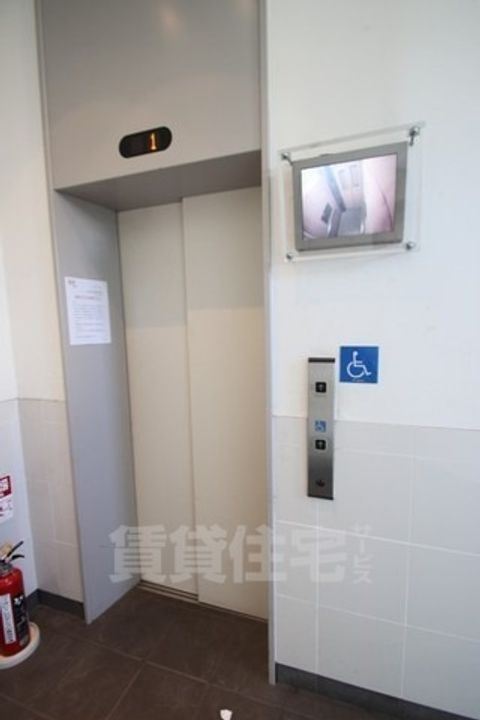 大阪府堺市堺区出島海岸通1丁の賃貸マンションの玄関