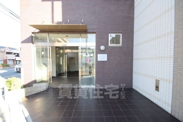 大阪府堺市堺区出島海岸通1丁の賃貸マンションの玄関