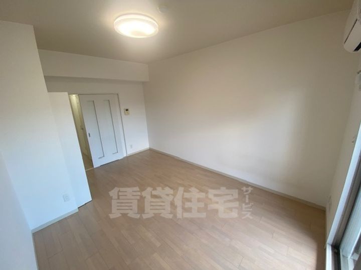 大阪府堺市堺区出島海岸通1丁の賃貸マンションの居間