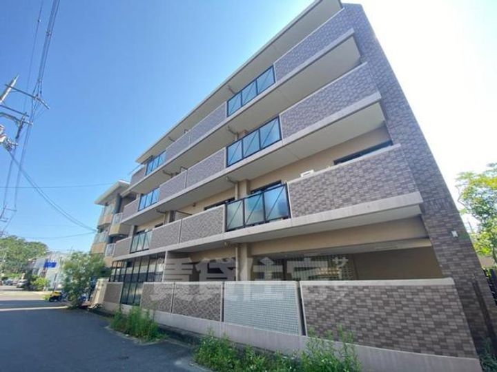 大阪府豊中市長興寺南4丁目の賃貸マンションの外観