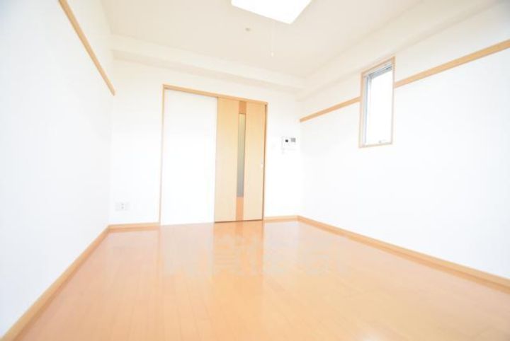 大阪府茨木市春日1丁目の賃貸マンションの寝室