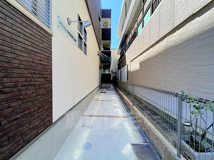 フジパレス吹田寿町Ⅴ番館 の玄関