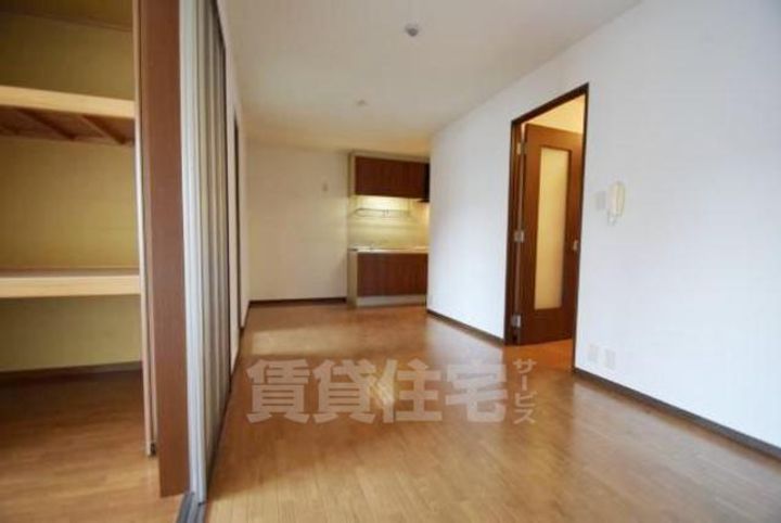 大阪府茨木市水尾3丁目の賃貸アパートの居間