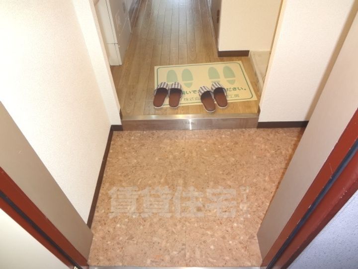 ジュネスコートの玄関