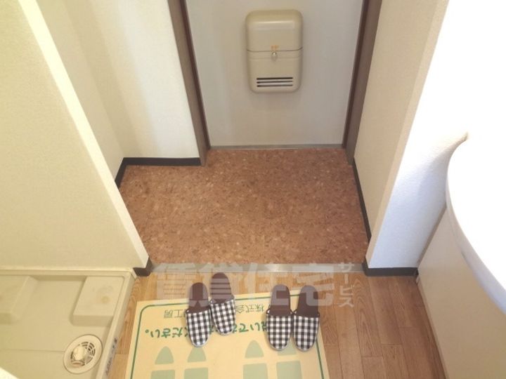 ジュネスコートの玄関