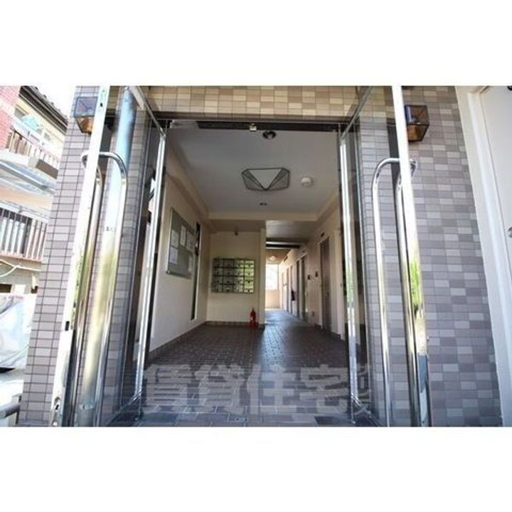 愛知県名古屋市天白区塩釜口2丁目の賃貸マンションの玄関