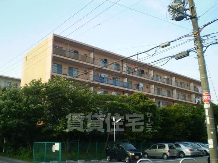 枚方ハイツ9号棟の外観