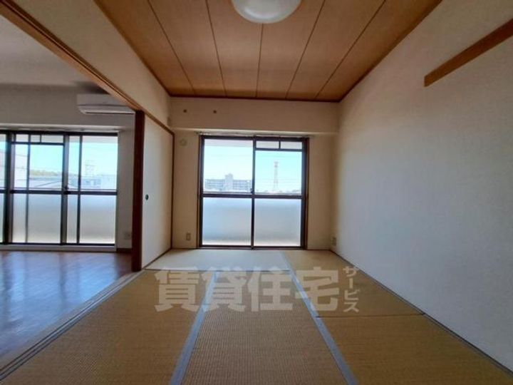 大阪府豊中市利倉西2丁目の賃貸マンションの居間