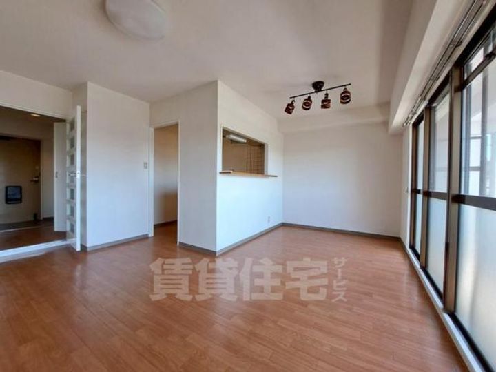 大阪府豊中市利倉西2丁目の賃貸マンションの居間