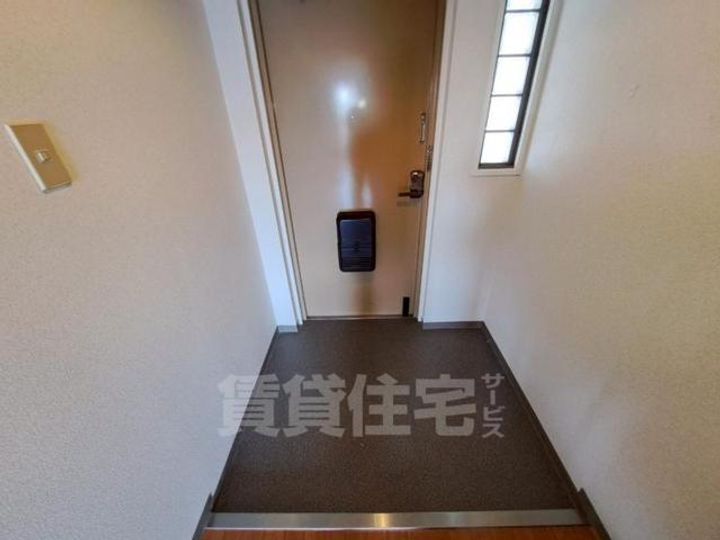 大阪府豊中市利倉西2丁目の賃貸マンションの玄関