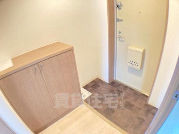 ヒルズ刀根山の玄関