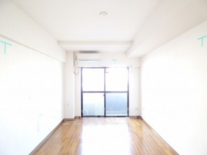 福岡県福岡市中央区春吉2丁目の賃貸マンションの居間