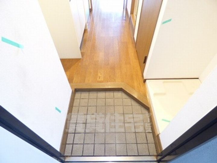 福岡県福岡市中央区春吉2丁目の賃貸マンションの玄関