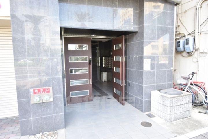 大阪府堺市堺区住吉橋町1丁の賃貸マンションの玄関