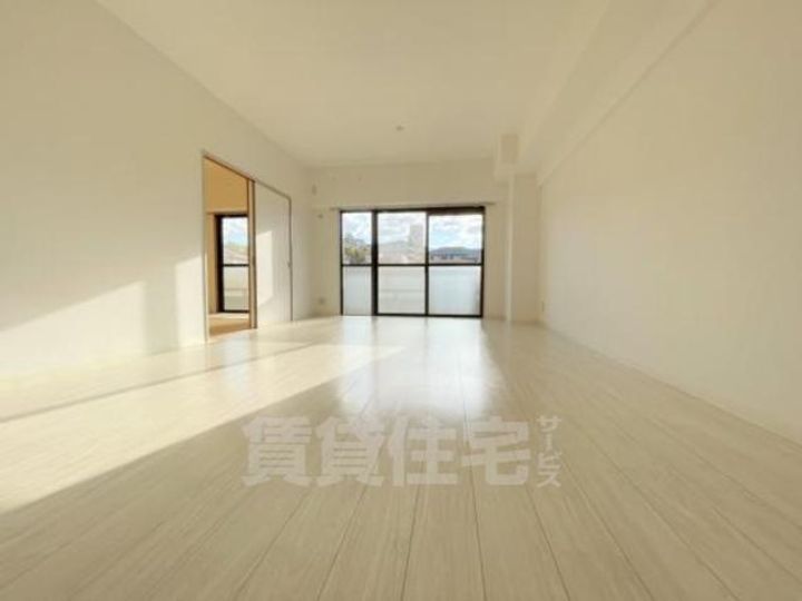 大阪府吹田市五月が丘北の賃貸マンションの居間