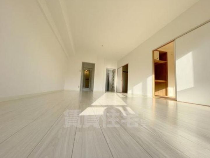 大阪府吹田市五月が丘北の賃貸マンションの居間