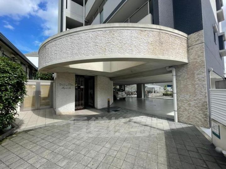 レクシア庄内西町の玄関