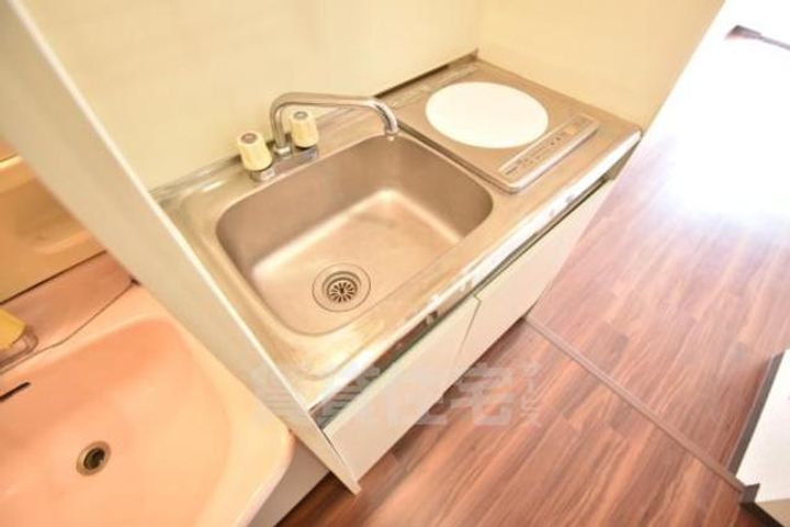 大阪府茨木市新中条町の賃貸マンションのキッチン