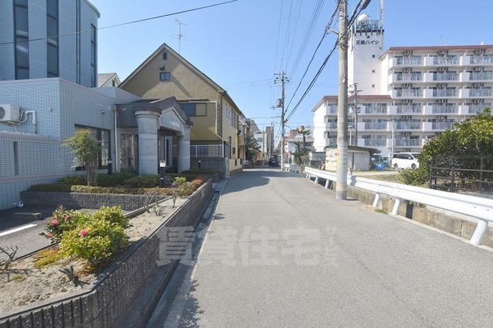 ラ・テール西田弐番館の周辺